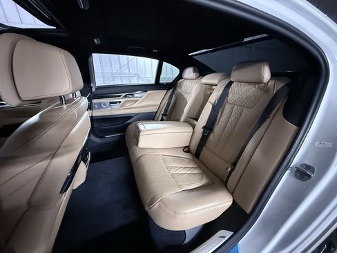 Used 2022 BMW 750i xDrive w/ Executive Package image 23