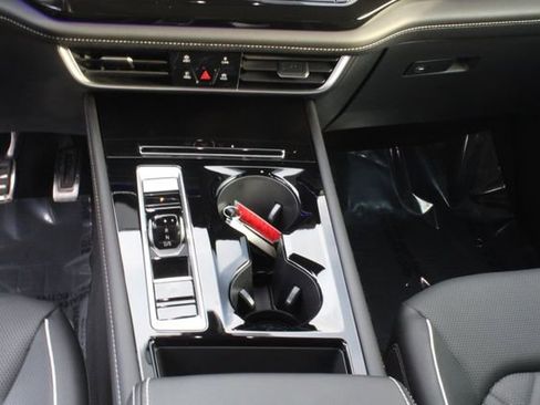 Used 2025 Volkswagen Atlas SEL Premium R-Line image 17