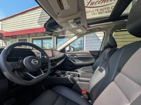 Used 2023 Nissan Rogue SV w/ SV Premium B Package FWD image 7