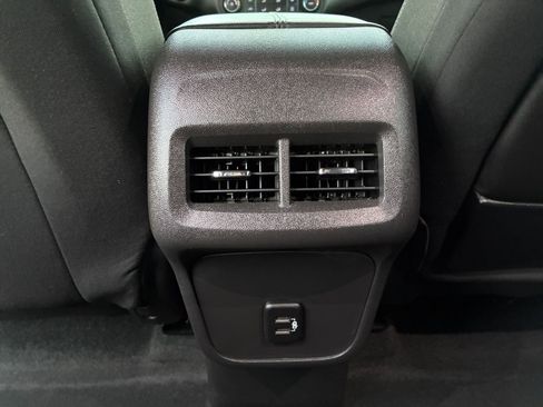 Used 2024 GMC Terrain SLE image 23