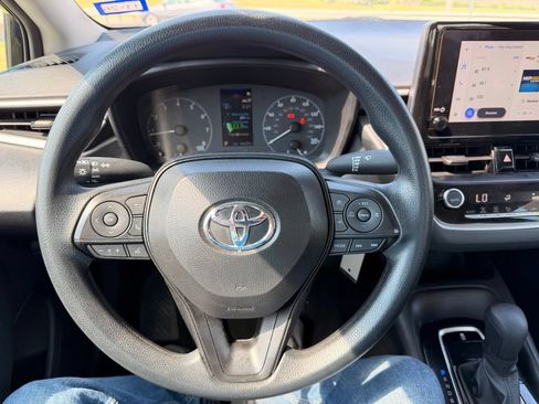Used 2025 Toyota Corolla LE FWD image 16