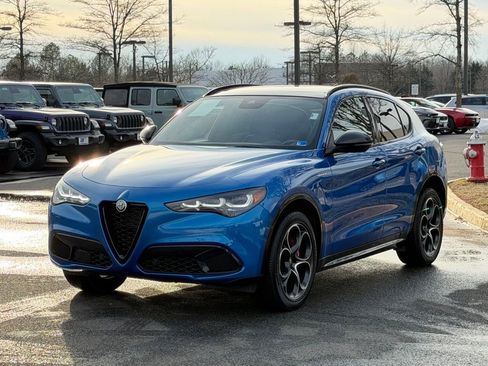 Used 2024 Alfa Romeo Stelvio Veloce image 3