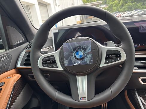 Used 2027 BMW X7 xDrive40i w/ M Sport Package AWD/4WD image 9