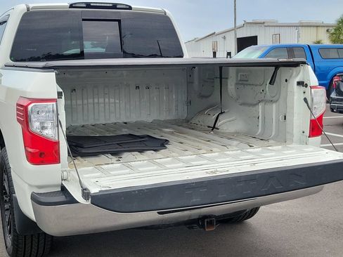 Used 2019 Nissan Titan SV AWD/4WD image 15