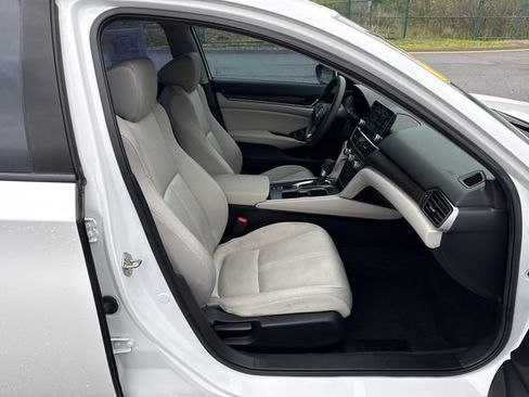Used 2019 Honda Accord EX image 9