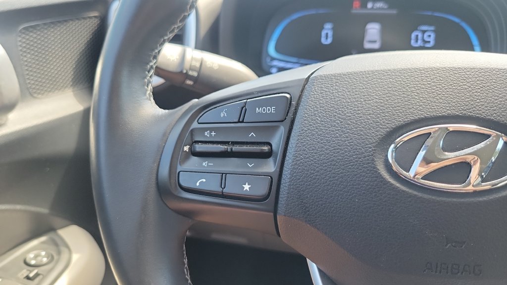 Certified 2023 Hyundai Venue SEL FWD image 21