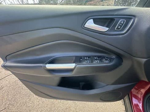 Used 2019 Ford Escape SE image 16