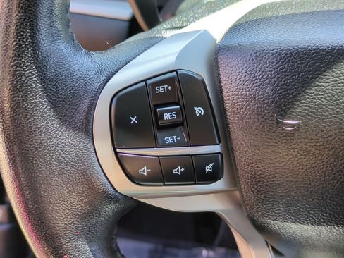 Used 2023 Ford Explorer XLT w/ Equipment Group 202A RWD image 16