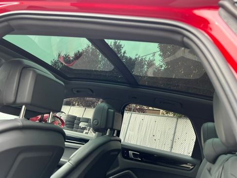 Used 2021 Porsche Cayenne image 23