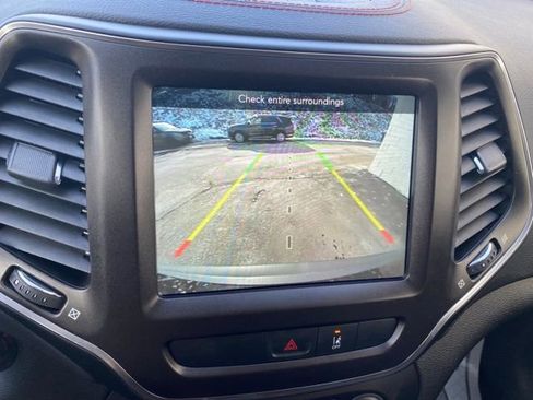 Used 2022 Jeep Cherokee Trailhawk w/ Comfort/Convenience Group image 18