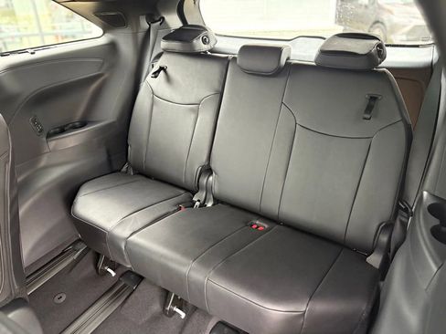 New 2026 Toyota Sienna Platinum image 14