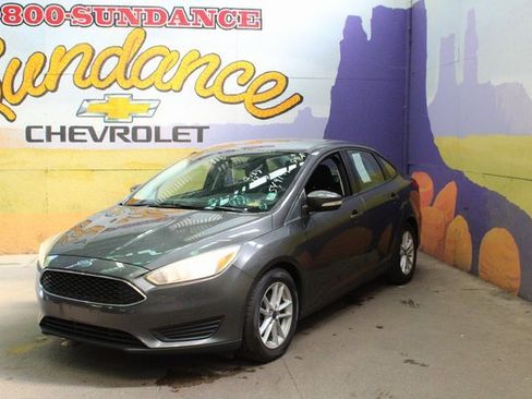 Used 2017 Ford Focus SE image 2