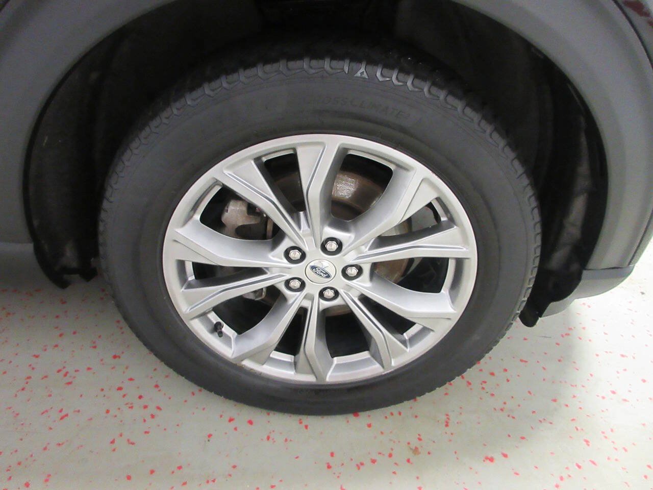 Used 2021 Ford Explorer Limited w/ Equipment Group 301A AWD/4WD image 14