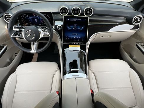 Certified 2025 Mercedes-Benz GLC 300 4MATIC image 21