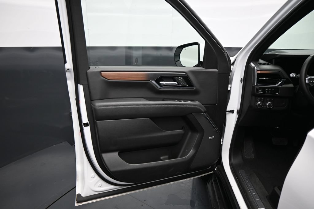 Used 2025 GMC Yukon Denali AWD/4WD image 10