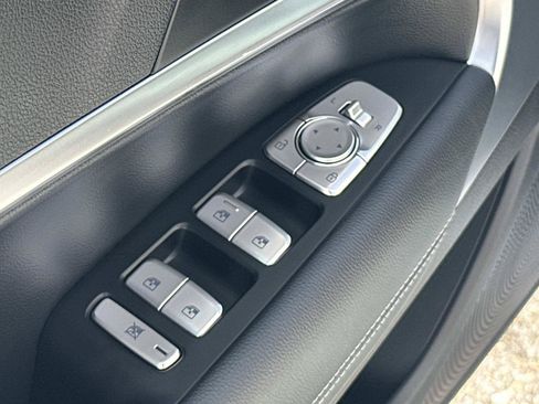 Used 2026 Genesis G70 2.5T RWD image 28