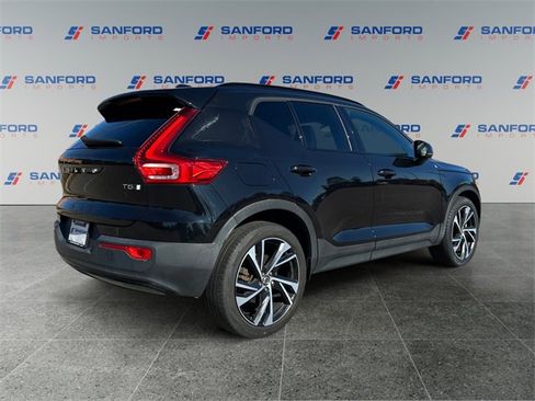 Used 2021 Volvo XC40 T5 R-Design w/ Climate Package image 5