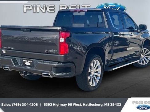 Used 2022 Chevrolet Silverado 1500 High Country w/ Technology Package image 11