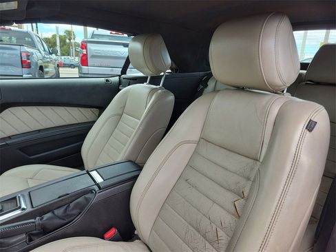 Used 2014 Ford Mustang Premium image 18