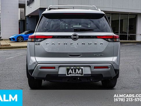 Used 2025 Nissan Pathfinder SL w/ SL Premium Package image 11