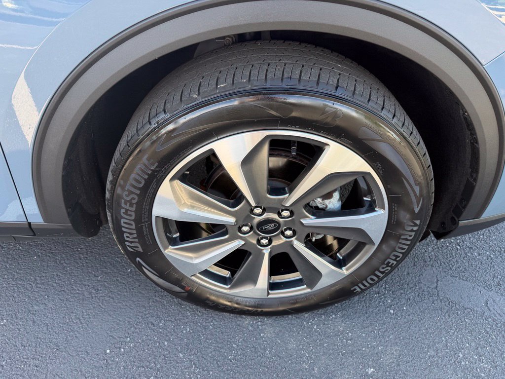 Used 2023 Ford Escape Platinum w/ Premium Technology Package AWD/4WD image 11