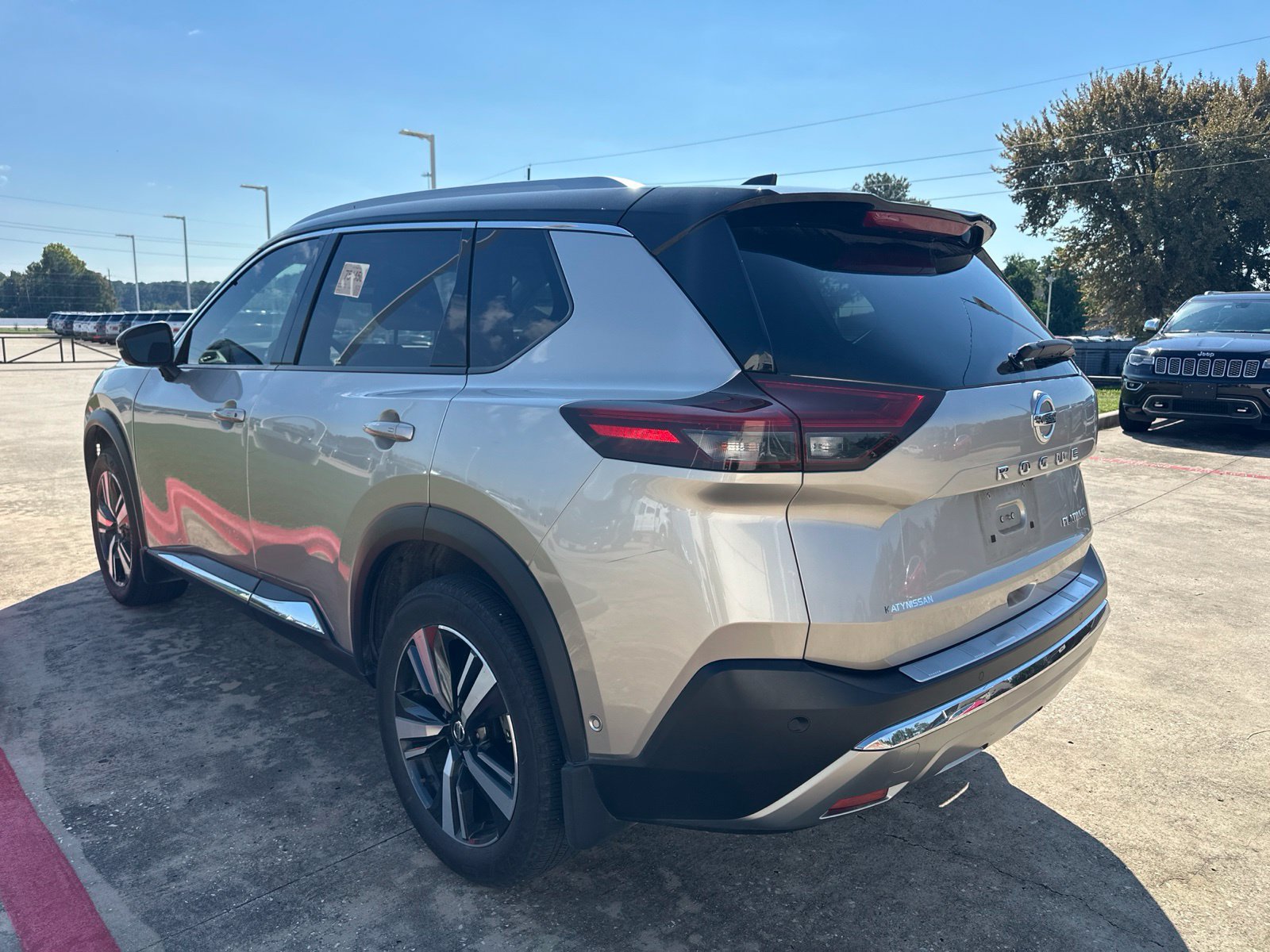 Used 2021 Nissan Rogue Platinum FWD image 5