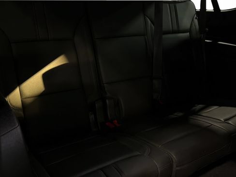 Used 2022 Chevrolet Suburban RST w/ Sport Performance Package AWD/4WD image 18