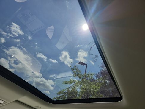 Used 2025 Land Rover Discovery S image 27