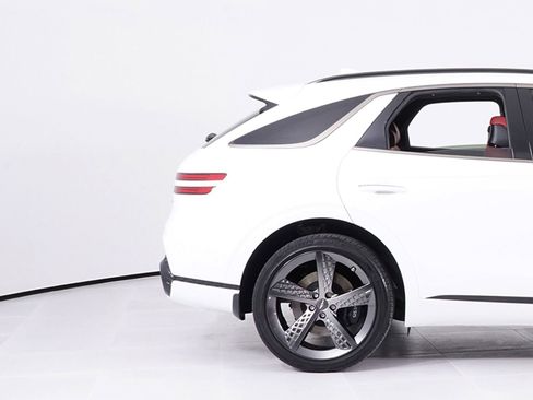 Used 2024 Genesis GV70 3.5T Sport w/ Sport Prestige Package image 15