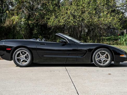 Used 2002 Chevrolet Corvette Convertible w/ Preferred Equipment Group2 image 8