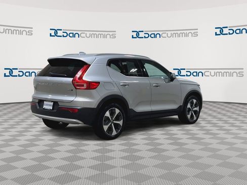 Used 2024 Volvo XC40 B5 Plus image 8