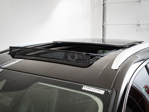 Used 2022 Lincoln Nautilus Reserve w/ Equipment Group 201A image 14