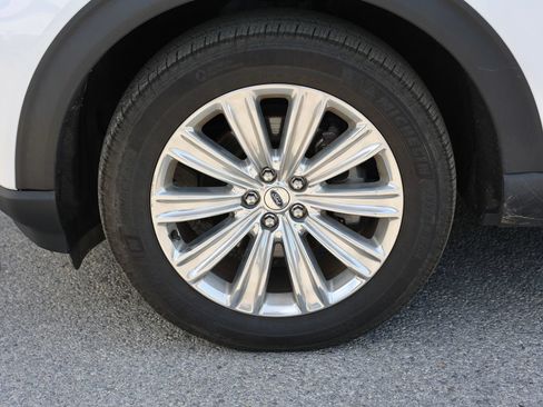 Used 2021 Ford Explorer Limited w/ Equipment Group 301A AWD/4WD image 11