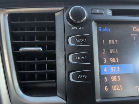 Used 2015 Toyota Highlander XLE image 23