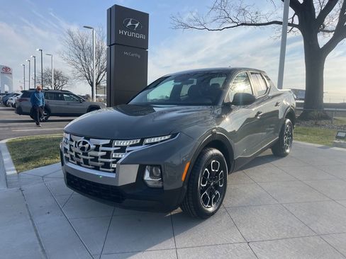 Certified 2023 Hyundai Santa Cruz SE image 2