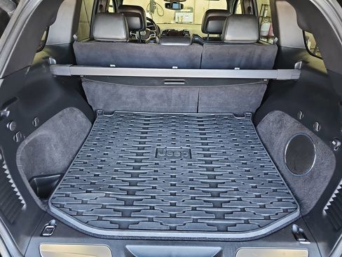 Used 2019 Jeep Grand Cherokee Overland image 13