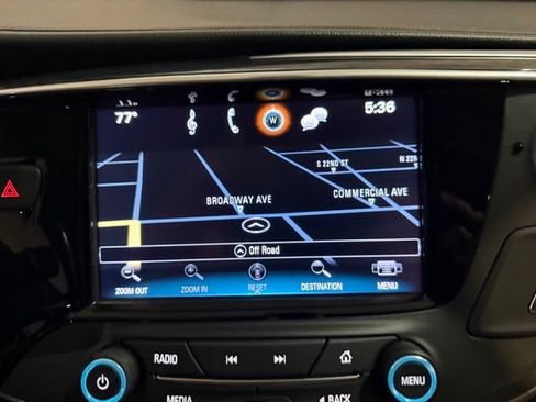 Used 2017 Buick Envision Essence FWD image 3