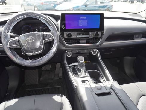 New 2026 Toyota Grand Highlander FWD image 12