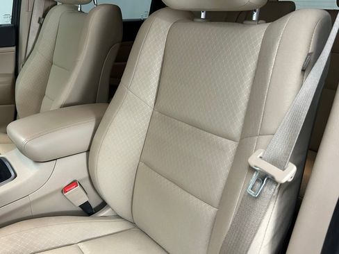 Certified 2022 Jeep Grand Cherokee Laredo E image 16