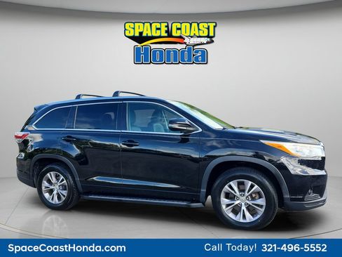 Used 2015 Toyota Highlander XLE FWD image 12