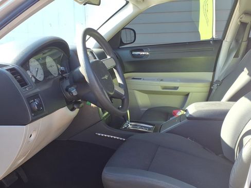 Used 2006 Chrysler 300 Touring RWD image 6
