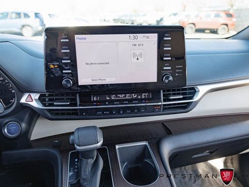 Used 2022 Toyota Sienna XLE image 29