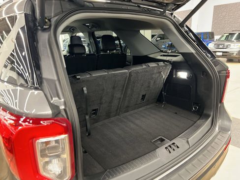 Used 2022 Ford Explorer XLT w/ Equipment Group 202A AWD/4WD image 23