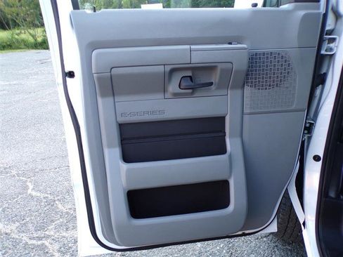 Used 2014 Ford E-250 and Econoline 250 Extended w/ Power Group image 13