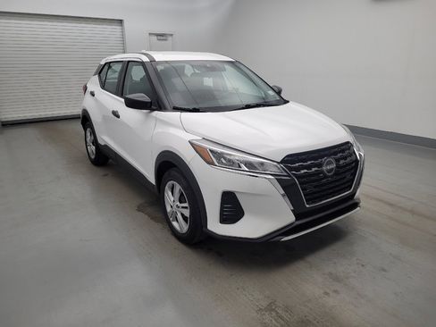 Used 2022 Nissan Kicks S FWD image 13