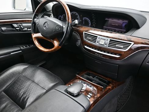 Used 2011 Mercedes-Benz S 550 4MATIC image 17