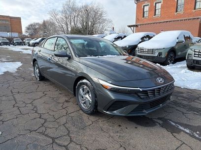 New 2026 Hyundai Elantra SE