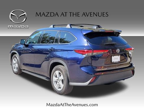 Used 2022 Toyota Highlander LE image 5