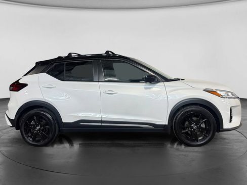 Used 2023 Nissan Kicks SR w/ SR Premium Package FWD image 4