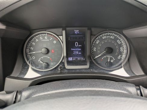 Used 2019 Toyota Tacoma TRD Sport image 19